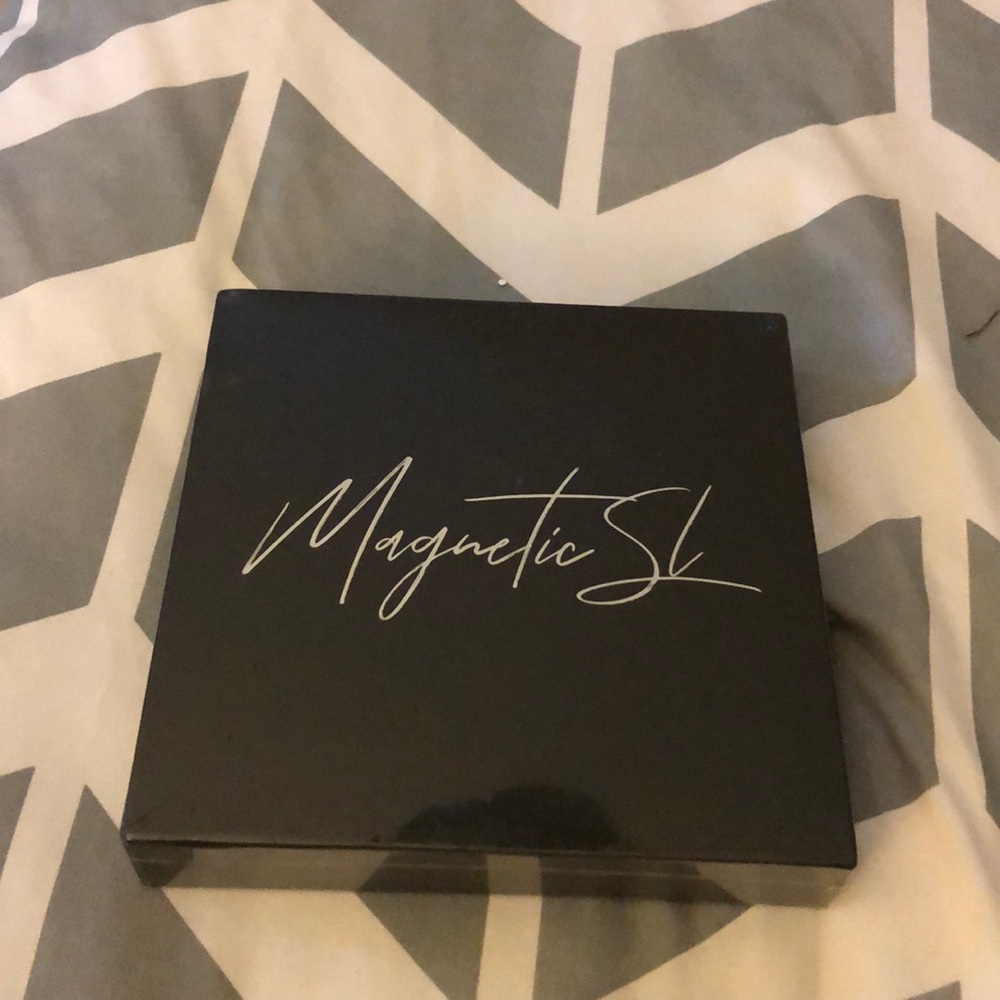 Brand new Magnetic SL
